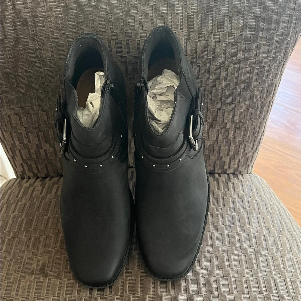 New Clarks Women's Danyelle Wish Zip Heeled Ankle Bootie Black NWT box